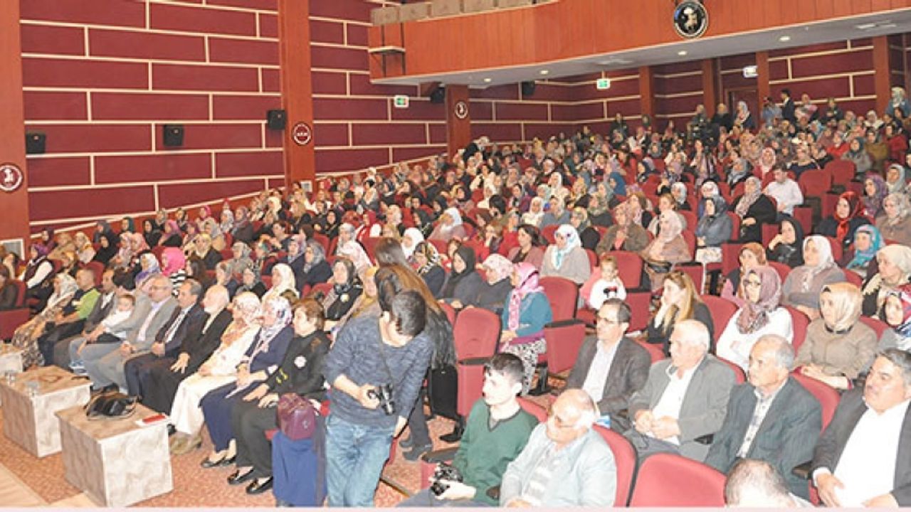 AK PARTİ KADIN KOLLARI KONFERANSıINA YOĞUN İLGİ