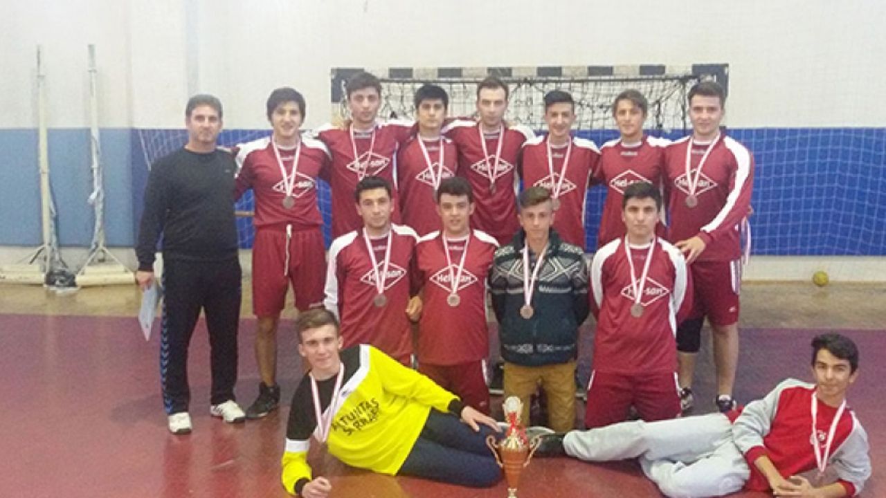 AKŞEHİR ANADOLU LİSESİ SALON SPORLARINA DAMGA VURDU