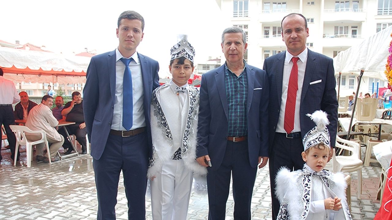 HÜSEYİN VE KAYRA ERKEKLİĞE İLK ADIMLARINI ATTI