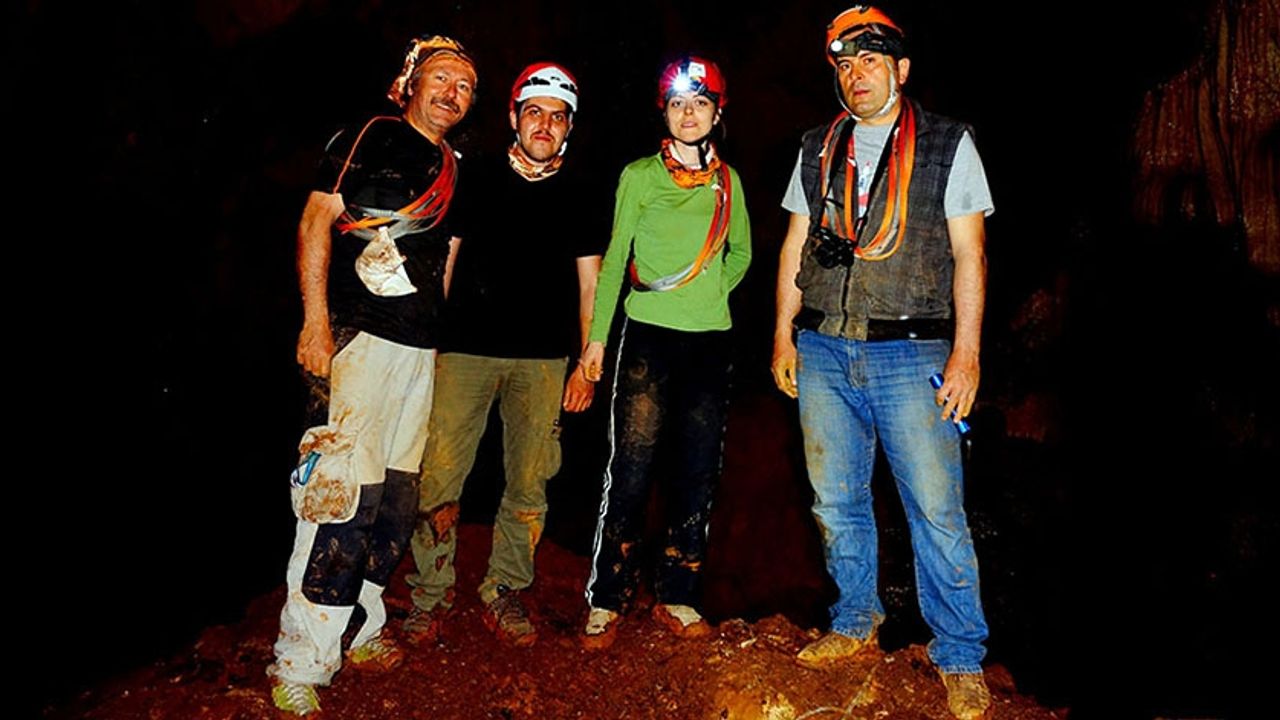 KEŞFEDİLMEMİŞ SARKITLARDAN OLUŞAN BİR MAĞARA TESPİT EDİLDİ