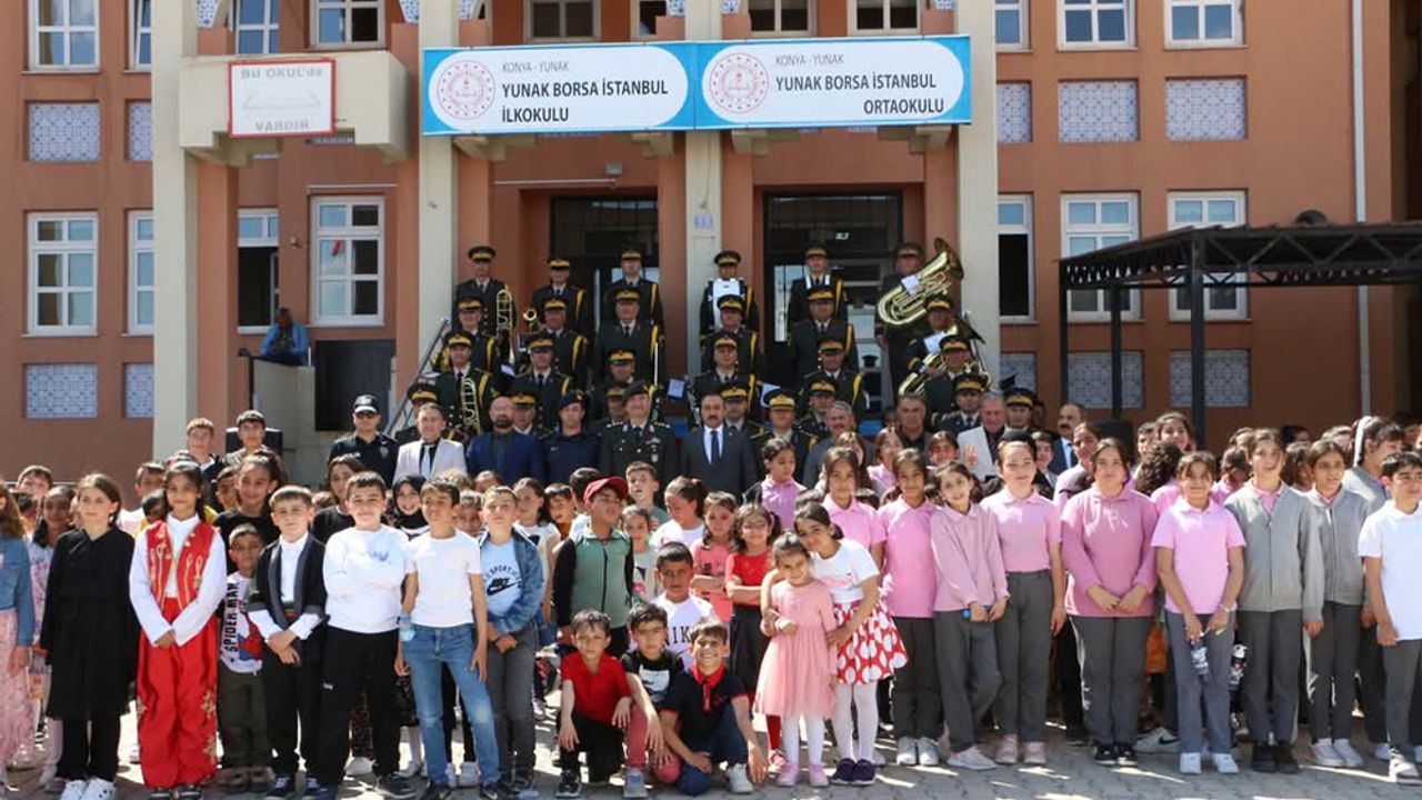 Yunak'ta Askeri Bando Konser Verdi