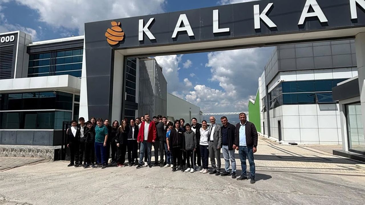 Atatürk Ortaokulu Öğrencilerinden Organize Sanayi Bölgesi’ne Eğitici Gezi