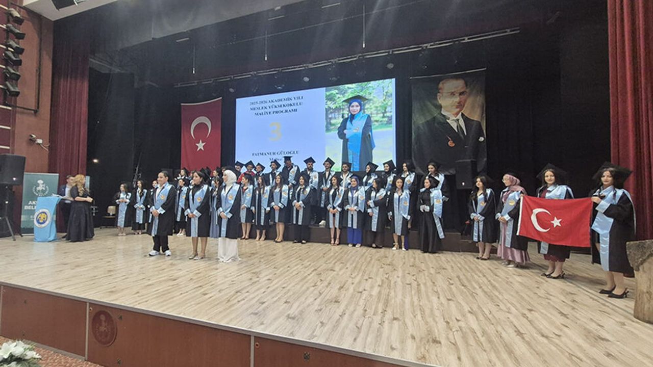 Akşehir MYO’da 36. Mezuniyet Coşkusu