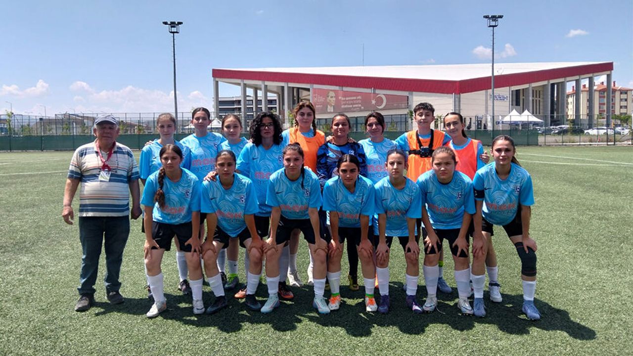 Akşehir Kadın Futbol Takımı Deplasmanda Farklı Kazandı: 3-0