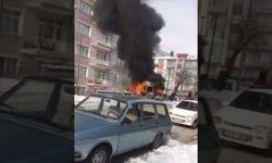 PARK HALİNDEKİ OKUL SERVİSİ ALEV ALEV YANDI