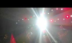 SAHNEDE DEĞİL HALKIN İÇİNDE