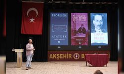 ÖĞRETMENLER GÜNÜNE ÖZEL PROFESÖR ATATÜRK KONULU KONFERANS GERÇEKLEŞTİ