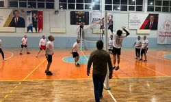 BAHÇELİEVLER ORTAOKULU VOLEYBOL TURNUVASINDA ŞAMPİYON OLDU!