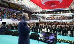 "Kırmızı Kart İle Halkın Seviyesine İndiğini Sananlara Diyorum Ki; Halkın Seviyesine İnilmez, Halkın Seviyesine Çıkılır"