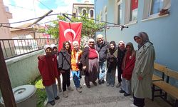 Şehit Annesi Karabulut’a Anlamlı Ziyaret Öğrencilerden Duygusal Bayramlaşma