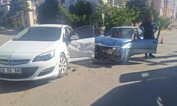 İki Otomobil Çarpıştı 4 Yaralı
