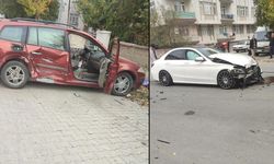 Üç Aracın Karıştığı Trafik Kazasında 2 Yaralı