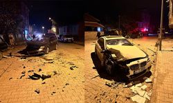 Park Halindeki Araca Çarpan Araçta 2 Kişi Yaralandı