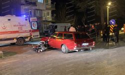 Motosiklet ile Otomobil Çarpıştı: 1 Ağır Yaralı