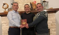 Akşehir Şehitleri Kitabı Tolga Yuvalı’ya Takdim Edildi