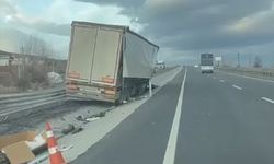 D-300 karayolunda Çekici ile Kamyon Çarpıştı: 2 Yaralı