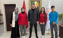 Yunak'ta Başarılı Öğrencilerden Kaymakama Ziyaret