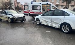 Yeni Mahalle’de Trafik Kazası: 3 Yaralı