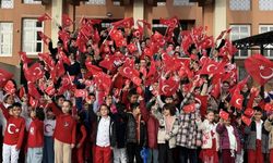 Yunak'ta İlk Ders Bayrak Sevgisi