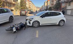 Otomobil ile Motosiklet Çarpıştı: 1 Yaralı
