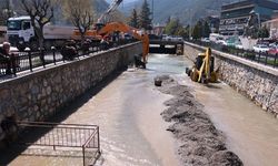 Belediye’den Dere Yatağında Temizlik Çalışması