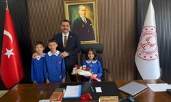 Yunak'ta Koltuklar Çocuklara Emanet