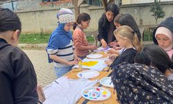 “Cuma Atölyesi Tişört Boyama Etkinliği” Renkli Görüntülere Sahne Oldu
