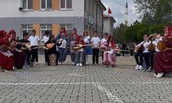 Yazla Mahallesi’nde Bağlama Kursu Öğrencilerinden Bahar Şenliği Gösterisi