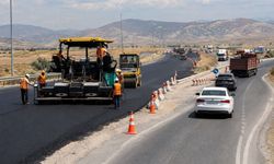 Karayolları’ndan Afyon–Konya Yolunda Sıcak Asfalt Çalışması