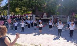 Yunak Saray Öğrencilerinden Okuma Bayramı