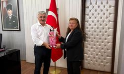 Akşehir’in Nakış Ustası Derecesini Kaymakam Yiğit’le Paylaştı