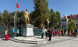 İlköğretim Haftası Çelenk Töreniyle Başladı