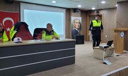Yunak'ta Taşımalı Eğitim Şoförlerine Trafik ve Güvenlik Eğitimi Verildi