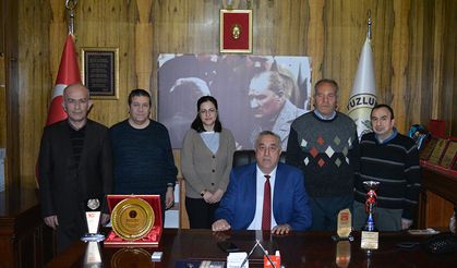 Başkan Nurettin Akbuğa, Ödül Sevincini Personeli ile Paylaştı