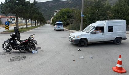 Motosiklet ile Otomobil Çarpıştı Bir Yaralı