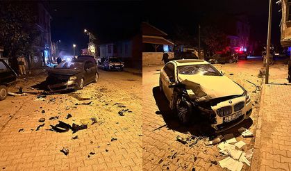 Park Halindeki Araca Çarpan Araçta 2 Kişi Yaralandı