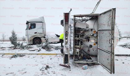 D-300 Karayolunda Tanker Orta Refüje Devrildi
