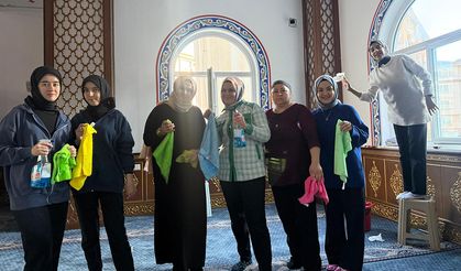 Ramazan Öncesi Yunus Emre Camii’nde Temizlik Çalışması