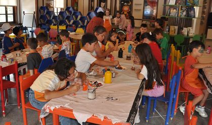 Çocuklar Ahşap Boyama Atölyesinde Hem Eğlendi Hem Üretti