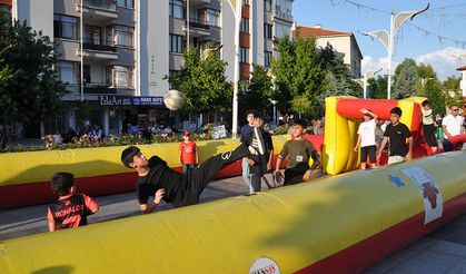 Cumhuriyet Meydanı'ndaki Oyun Alanları Çocuklardan Yoğun İlgi Gördü