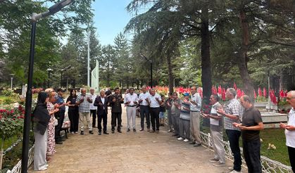 Akşehir Şehitliği Önünde Aşure İkramı Gerçekleştirildi