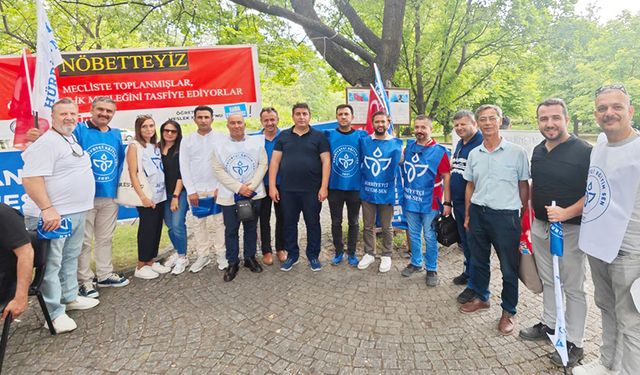 HÜRRİYETÇİ EĞİTİM SEN'DEN ÖĞRETMENLİK MESLEK KANUNU PROTESTOSU