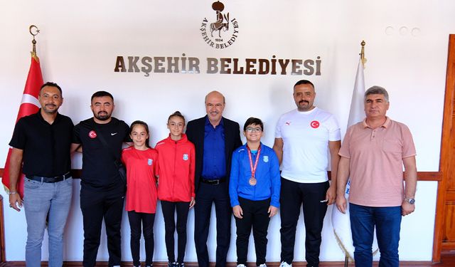 SPORCULAR BAŞARILARINI BAŞKAN KÖKSAL İLE PAYLAŞTI