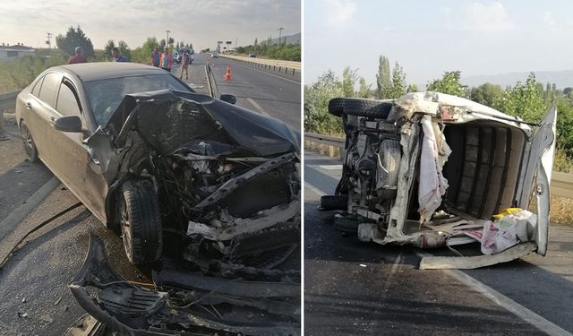 OTOMOBİLİN ÇARPTIĞI TARIM İŞÇİSİ TAŞIYAN KAMYONET DEVRİLDİ: 8 YARALI