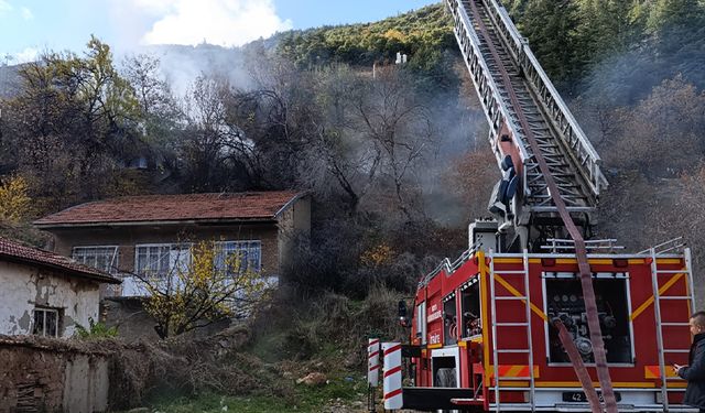 YARENLER MAHALLESİ'NDEKİ YANGIN KORKUTTU!