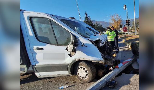 TREN GARI KAVŞAĞINDA TRAFİK KAZASI: 1 YARALI