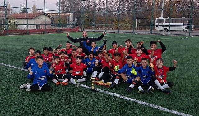 ÖZEL TURNUVADA ŞAMPİYON AKŞEHİR MARTI SPOR