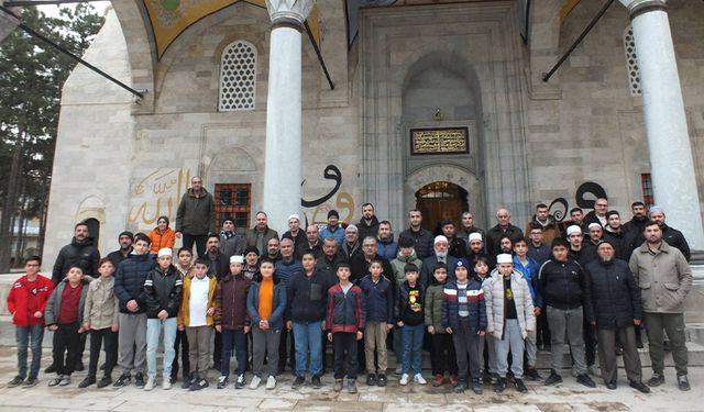 "AKŞEHİR’DE GENÇLERLE SABAH NAMAZI BULUŞMASI DÜZENLENDİ"