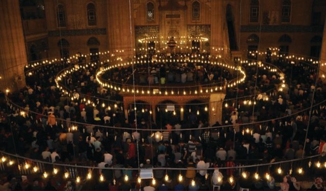 Bu Gece Mübarek Berat Kandili