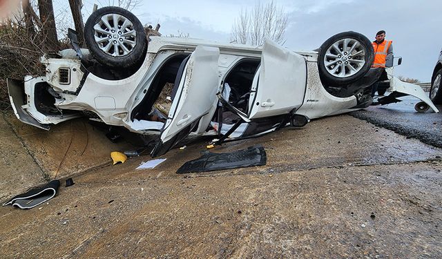 Yeniköy Yakınlarında Trafik Kazası: 3 Yaralı